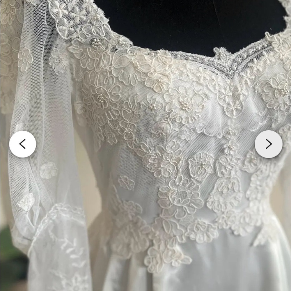 House of Bianchi Vintage Ivory Lace Bridal Gown, Rare - Picture 8 of 15